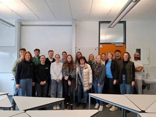 Universität Paderborn lädt 1. Vorsitzende der Tafel Paderborn zum Gastvortrag
